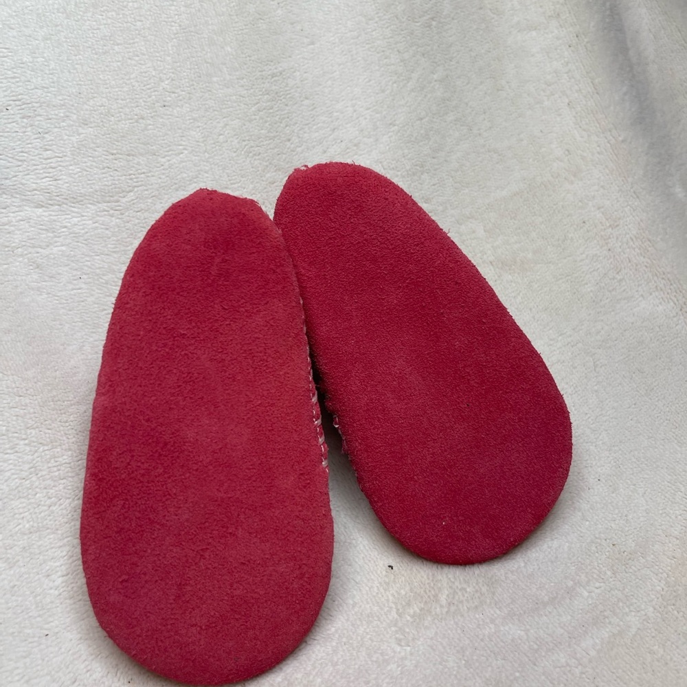 MINNETONKA. Front Strap Bootie. - Picture 4 of 7